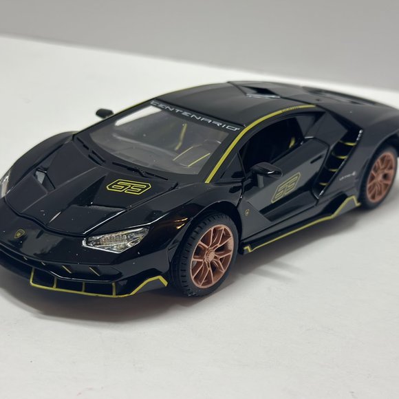 1:24 Lamborghini Centenario Diecast With Headlight & Taillight LED Black - Picture 2 of 9